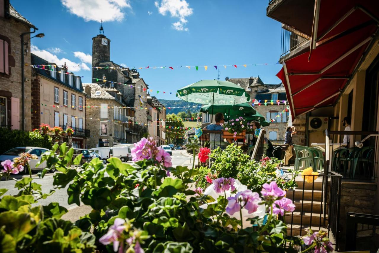 Logis Hotel Restaurant Du Commerce La Canourgue Exterior photo